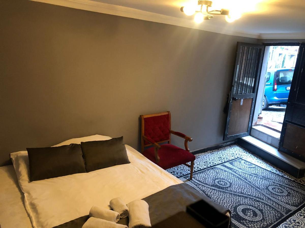 HHK Hotel Istanboel Buitenkant foto